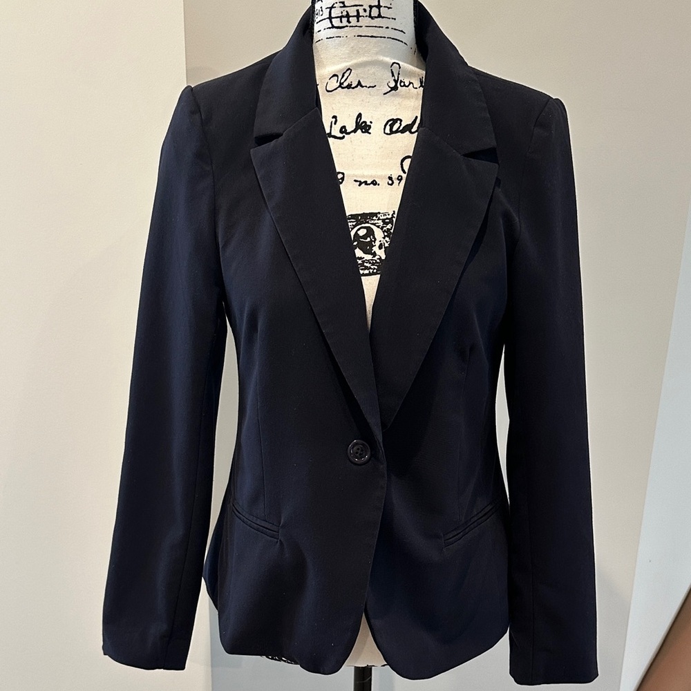 Classic Black Women's Blazer BEAUTIFUL LINES SIZE SMALL
